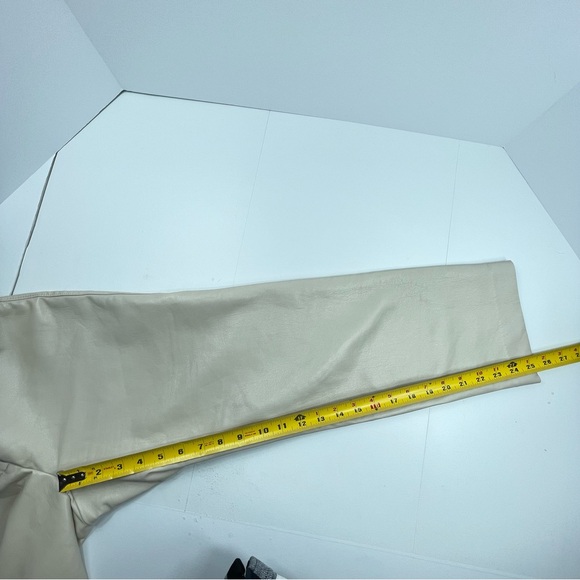 ARITZIA BABATON Women's Ivory Off-White Faux Leather Pants Tapered Leg Size 6 - Picture 8 of 9